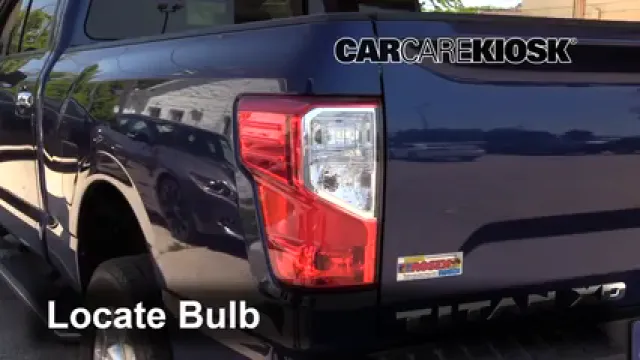 2018 Nissan Titan XD SL 5.0L V8 Turbo Diesel Éclairage Feux de marche arrière (remplacer une ampoule)